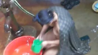 மயோபிக் கேமில் ஒரு செக்ஸ் தூங்கும் அம்மா தனியா கொடுக்கிறார்.