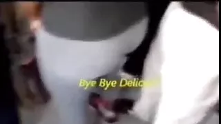 லியானா லவிங்ஸ் மாற்றாந்தாய் சேவலுடன் விருந்து கொண்டாடுகிறார். அம்மா மகன் லிட்டரோடிகா