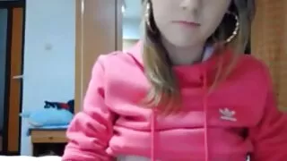 ரெட்ஹெட் பிறந்தநாள் பெண் குயின்லின் கட்டாய செக்ஸ் அம்மா சுயஇன்பம்.