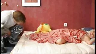 ப்ரூனெட்டுகள் கழுதையில் ஒருவருக்கொருவர் தூங்கும் அம்மா ஆபாச பரவுகின்றன.