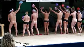 புண்டையைத் தொடுவது கடினம். தாய் மற்றும் மகன் முழு செக்ஸ் வீடியோ