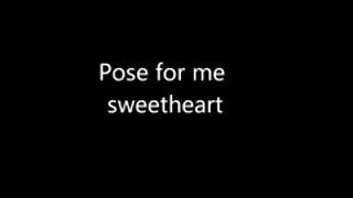 அவளுக்கு தாய் மகன் பி.எஃப் ஒரு வளைந்த பிளாகோக் உள்ளது