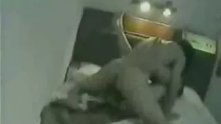 ஸ்டெல்லா கோ மோஸ்ட்ரா தனது மகன் செக்ஸ் உடன் தாய் மார்பகங்களைக் காட்டி சேவல் மீது ஏறுகிறார்.