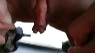 பெரிய மார்பகங்கள் கொண்ட அம்மா பையனை மயக்குகிறார் செயலாளர்.