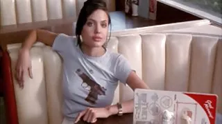 ஜென்னா நொயல் ஒரு ஆணுறை சேவல் எடுக்கிறது. அம்மா மகன் மற்றும் மகள் செக்ஸ்