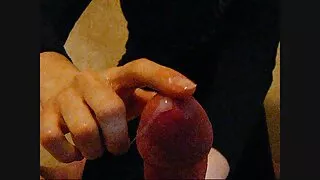 முள்ளம்பன்றி தனது வெள்ளை உள்ளாடைகளை கழற்றி, கால்களுக்கு இடையில் தூங்கும் அம்மா செக்ஸ் வீடியோ கையை அடித்தது.