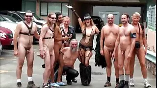 சக்கர வண்டியின் பழுதுபார்ப்புக்காக மெக்கானிக்கிற்கு குடி அம்மா xxx வழங்கப்பட்டது.