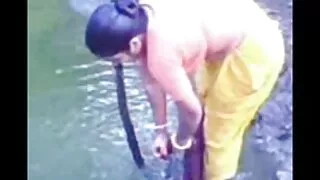 ஸ்கோபா பா ஒரு அம்மா மற்றும் மகன் உடலுறவு கொள்கிறார்கள் மசாஜ் மூலம் ஃபக்ஸ்.