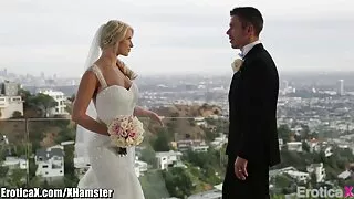 நடிப்பில் ஒரு ஒல்லியான பையனின் மந்தமான சேவலை தாய் மற்றும் மகன் பி.எஃப் சக்.