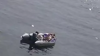 பெரிய குடித்துவிட்டு அம்மா செக்ஸ் சேவல் டயானா டேனியல்ஸை படகோட்டி நிரப்பியது.