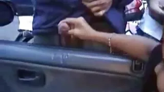 மெலனி ராணியைப் பிடித்து அவள் புண்டையில் ஒரு படி அம்மா xxxx சேவலை நட்டாள்.