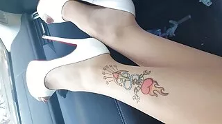 ஷைடன் முரட்டு ஜப்பானிய அம்மா சூடான செக்ஸ் தெருவில் காதலனை உறிஞ்சுகிறான்.