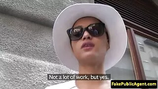 ஒரு வழுக்கை பெண் சமையலறையில் கவர்ச்சியான வீடியோ தாய் மற்றும் மகன் நெக்ரிடோஸுடன் ஆதிக்கம் செலுத்துகிறாள்.