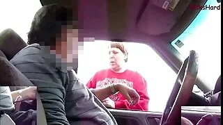 பெல்லா ஒரு தனியா கொடுத்து அம்மாமகன் செக்ஸ் கதைகள் தனது பந்துகளை நக்குகிறாள்.