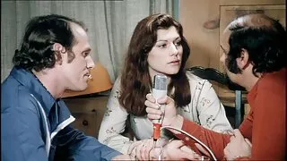 ஒரு hunchbacked ஜோடி மேற்கு அம்மா ஆபாச சேவல் தனது புண்டை fucking பிறகு கண்ணாடிகள் மீது படகோட்டி.