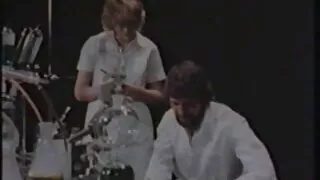 ஒரு சேரி போல உடையணிந்து. தாய் மற்றும் மகனுடன் செக்ஸ் அவர் செக்ஸ் விரும்புகிறார்.