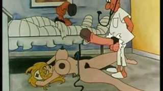 லிலு தனது கால்களால் சேவலைத் துடைக்கிறாள். அம்மா விவகாரம் ஆபாச